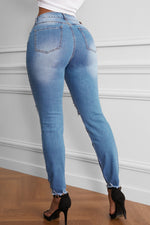Load image into Gallery viewer, Raw Cut Frayed Hem Jeans
